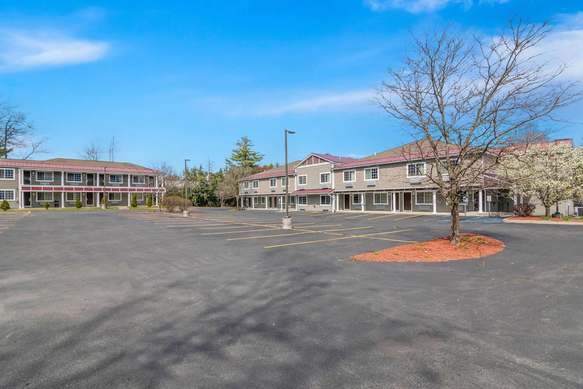 Red Roof Inn Glens Falls - Lake George Queensbury Exterior foto