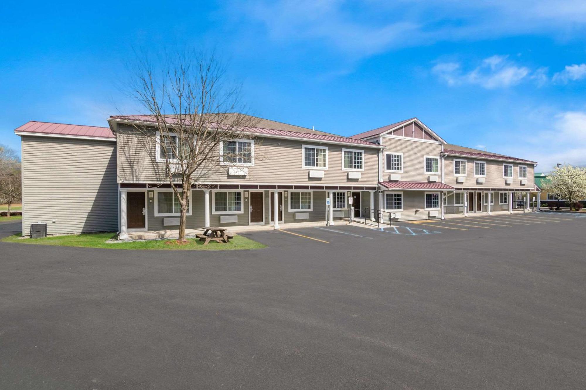Red Roof Inn Glens Falls - Lake George Queensbury Exterior foto