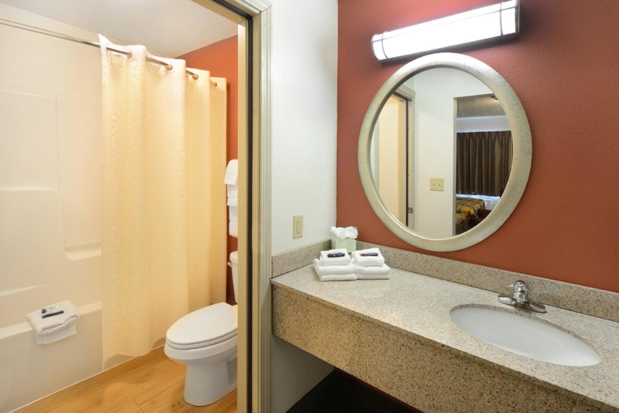 Red Roof Inn Glens Falls - Lake George Queensbury Exterior foto
